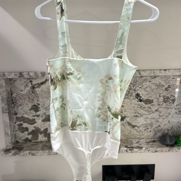 Express Body Contour Floral Texture Square Neck Body Suit NWOT - Picture 4 of 6